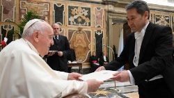 Папа Франциск на встрече с новыми послами при Святейшем Престоле (13 мая 2023 г.)