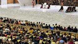O Papa Francisco com os peregrinos da Arquidiocese de Espoleto-Núrsia (Vatican Media)