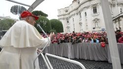 Papież Franciszek na spotkaniu z bierzmowańcami z archidiecezji Genui, 20 maja 2023