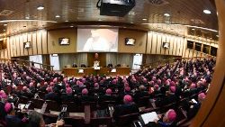 البابا يجري حوارا مع مجلس أساقفة إيطاليا حول تحديات اليوم في الكنيسة والعالم 