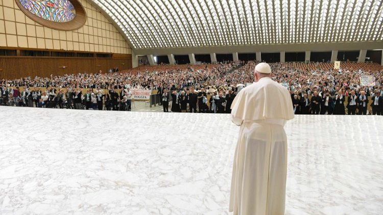 El Papa durante la audiencia a los participantes en la peregrinación de la Familia Vocacionista