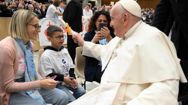 El Papa saluda a los participantes en la peregrinación de la Familia Vocacionista 