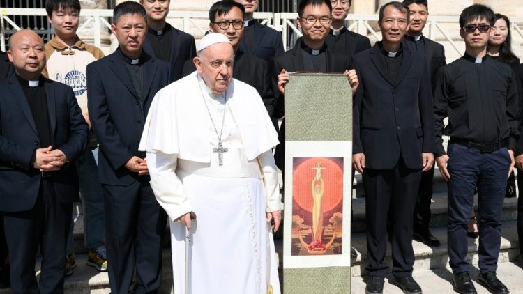 František s čínskými kaplany v Itálii během dnešní audience