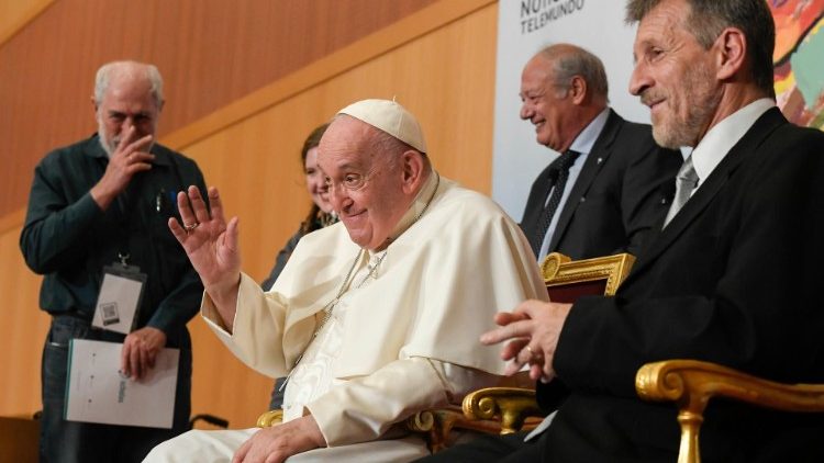 Papst Franziskus bei dem Treffen