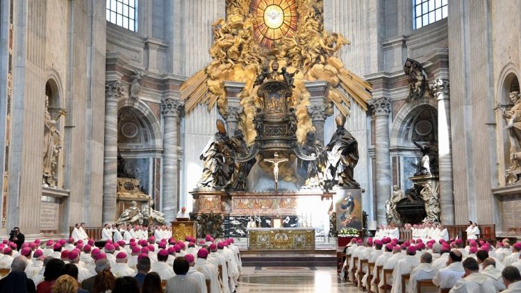Sveta maša v baziliki sv. Petra, 25. maja 2023. Daroval jo je predsednik CEI, kardinal Matteo Zuppi