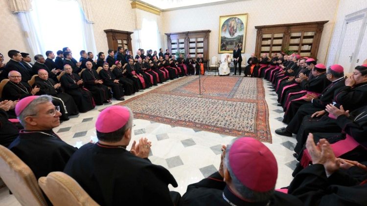 
                    Bispos mexicanos em visita ad Limina recebidos pelo Papa Francisco
                