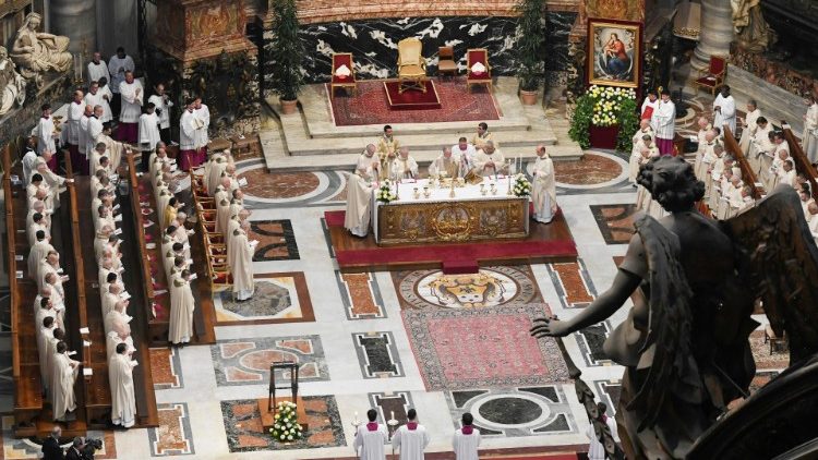 Олтарът на свети Петровия престол във ватиканската базилика