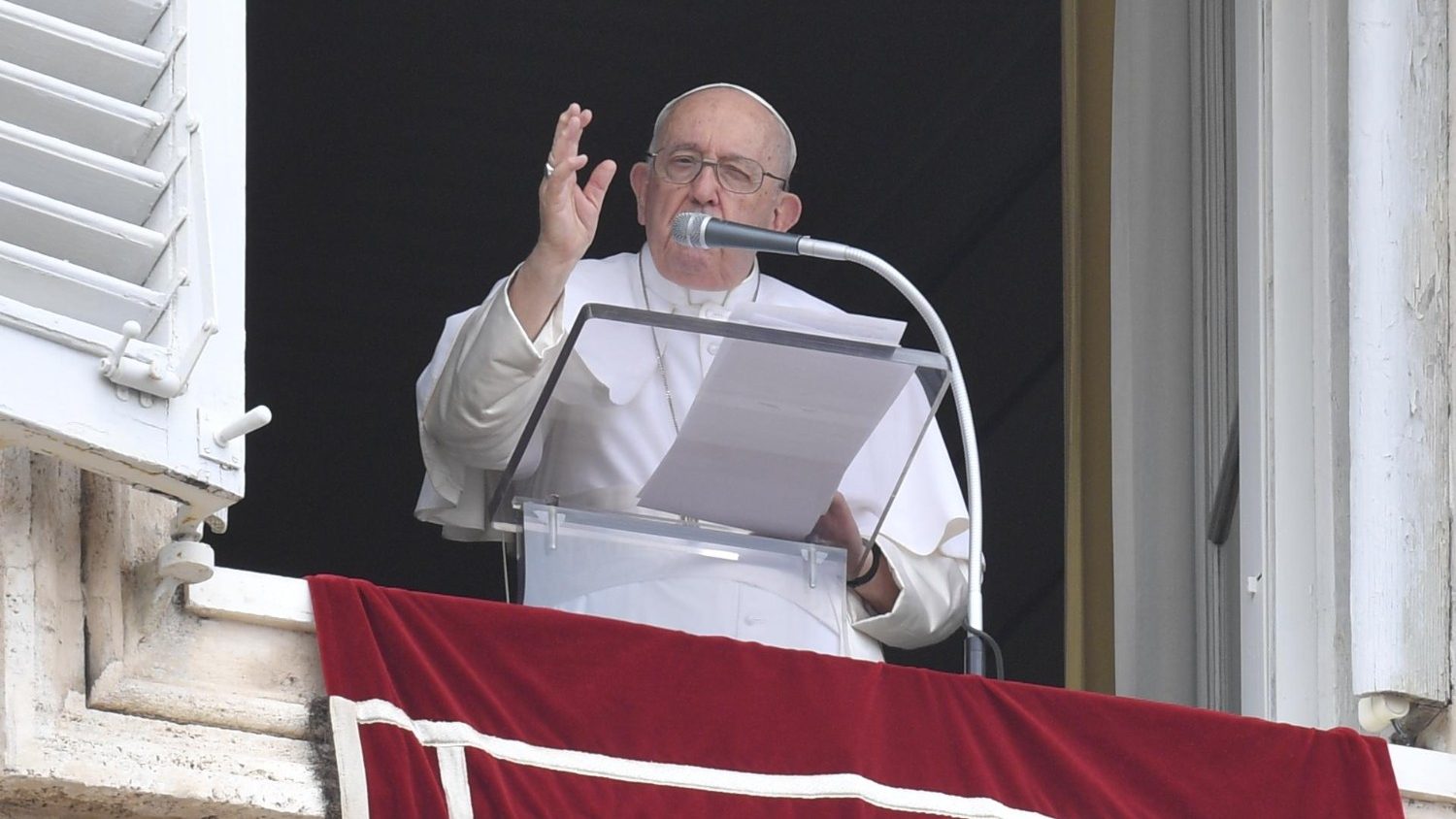 El Papa en el Ángelus: “Testimoniar a Dios-amor, creando comunión en su  nombre” - Vatican News