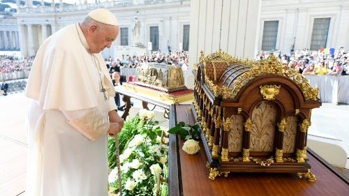 Папа: св. Тереза да научит нас ходатайству за других