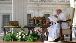 Pope Francis at the Audience, with the relics of St Therese of Lisieux and of her parents, Sts Louis and Zelie Martin