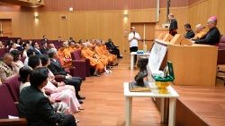 Encontro no Vaticano de uma delegação de oitenta monges budistas