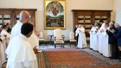 Papież na spotkaniu z kanonikami regularnymi