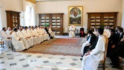 Папа Франциск на встрече с членами Конгрегации регулярных каноников Латеранской базилики Святейшего Спасителя (Ватикан, 19 июня 2023 г.)