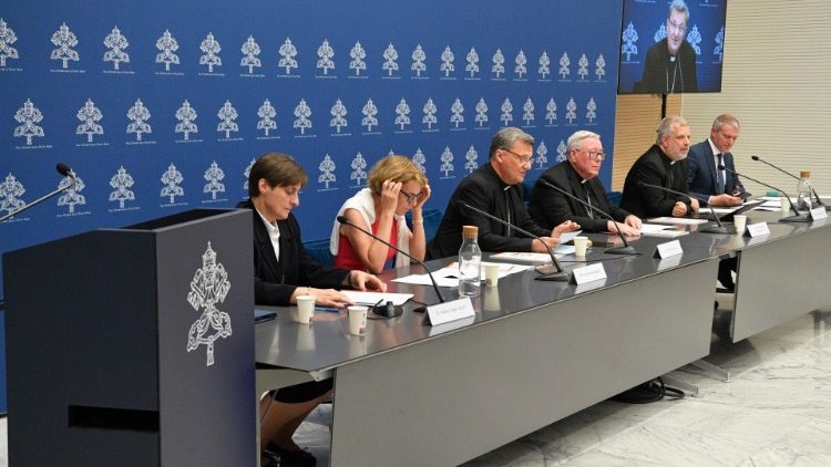 Un altra immagine del tavolo dei relatori della conferenza stampa