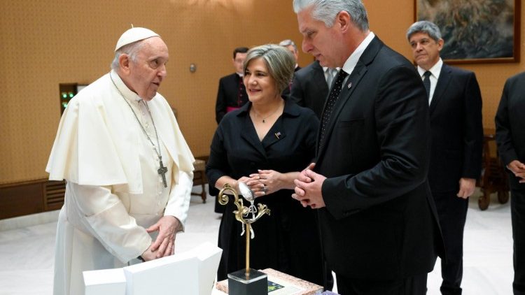 Папата с президента на Куба