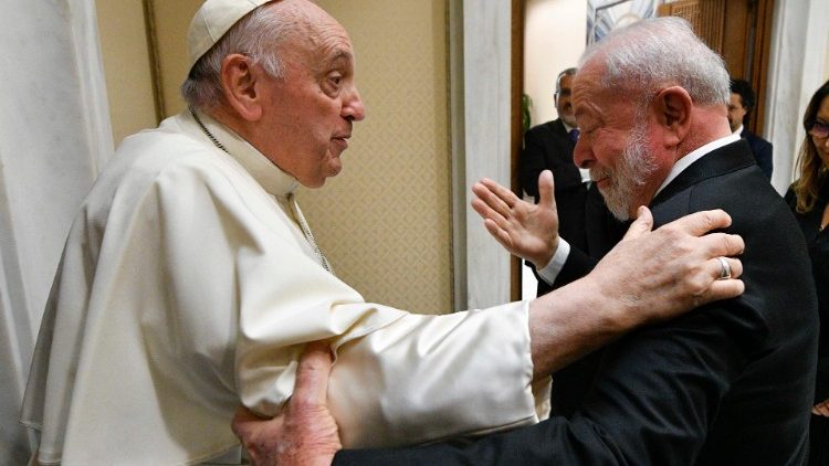 Echange amical entre le Pape et Ignacio Lula da Silva.
