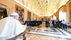 Ferenc pápa a Mária Mennybevételéről Nevezett Ágostonos Kongregáció tagjaival