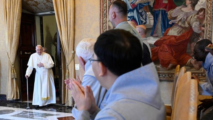 O Pontífice ao chegar para a audiência com a Congregação dos Servos do Paráclito, no Vaticano