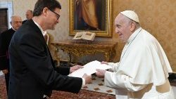 Paul Gibbard, ambassadeur du Canada près le Saint-Siège, a présenté ses lettres de créances au Pape François, samedi 24 juin 2023. 