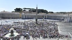 Angélus du 25 juin 2023, en présence de 20 000 fidèles, selon la gendarmerie vaticane. 