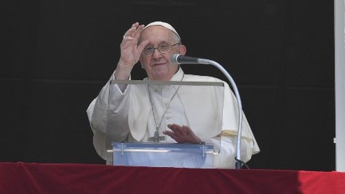 Il Papa all’Angelus: buttare via la propria vita è l’unica cosa da temere