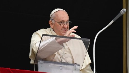 Pope at Angelus: Only the little ones know how to welcome God’s love
