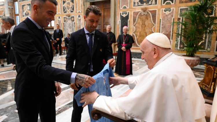 Des dirigeants et joueurs du Real Club Celta de Vigo (Espagne), reçus le 10 juillet par le Pape François. 