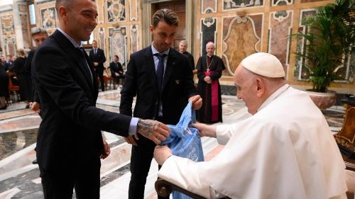 Papst an spanischen Fußball-Erstligist: Amateurdimension ist wichtig