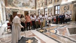 البابا فرنسيس يستقبل شباب أبرشية كوردوبا الأرجنتينية الذين سيشاركون في اللقاء العالمي للشباب في برشلونة، الفاتيكان ١٦ تموز يوليو ٢٠٢٣