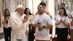 Papa Francisc la întâlnirea cu un grup de tineri argentinieni din Dieceza de Cordoba - Sala Clementină, 16. iulie 2023