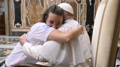 Papež před Světovými dny mládeže vedl dialog s mladými lidmi