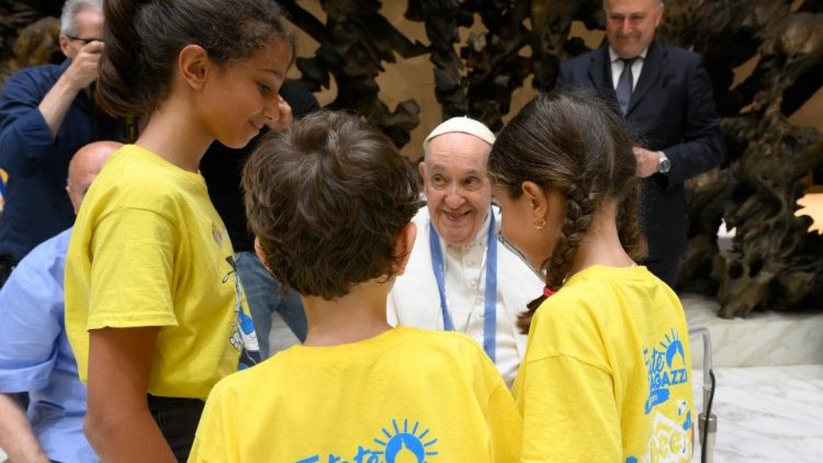 Ferenc pápa a fiatalok körében 