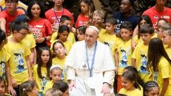 Întâlnirea papei Francisc cu beneficiarii Centrului de vară din Vatican, marți (Aula Paul al VI-lea, 18 iulie 2023)