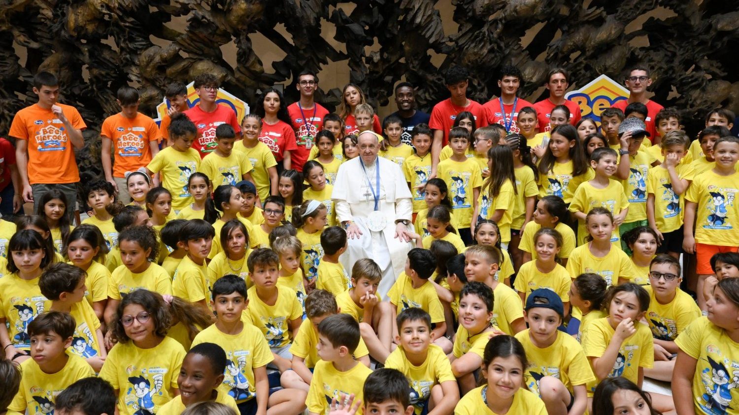 Gaudium Press - Agência Católica de Notícias - Igreja no Brasil e no mundo  - Papa se reúne com crianças da colônia de férias do Vaticano O Papa  Francisco recebeu, na manhã