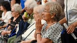 Söndagen den 23 juli firades Mor- och farföräldrarnas och de äldres Dag för tredje året i rad. Vid mässan, som förrättades av påven Franciskus i Peterskyrkan, var omkring 8000 äldre personer från hela Italien närvarande.