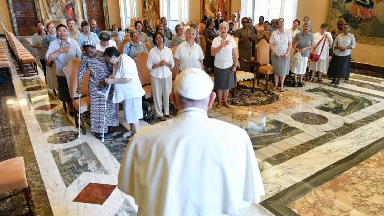 Pope Francis with Claretian Missionary Sisters