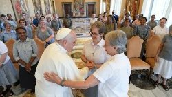 Pope Francis meets with Claretian Missionary Sisters