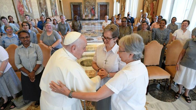 Pope Francis meets with Claretian Missionary Sisters