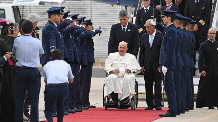 As boas vindas do Papa em Portugal pelos alunos da Academia da Força Aérea
