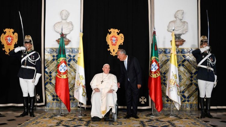 Le Pape François et le président portugais, Marcelo Rebelo de Sousa, le mardi 2 août 2023.