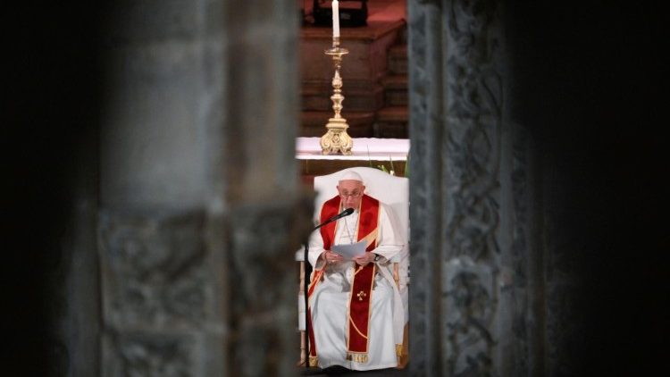 教宗在熱羅尼莫隱修院參加晚禱