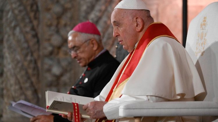 Pope Francis prays Vespers with Church ministers