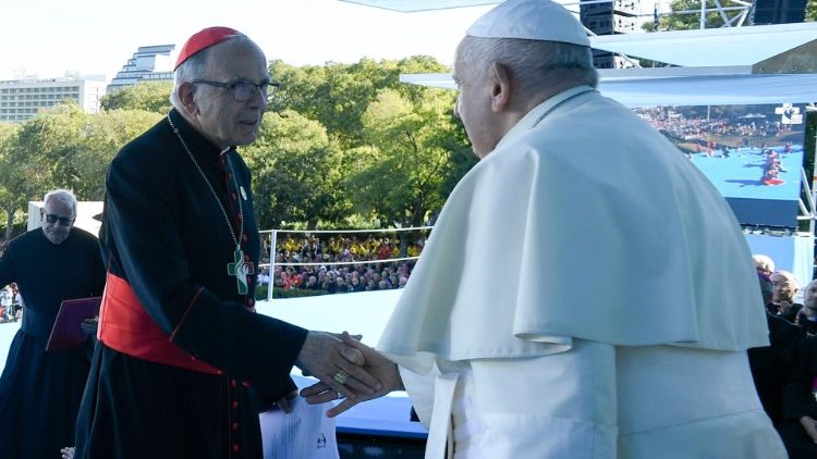 Il patriarca di Lisbona saluta Papa Francesco