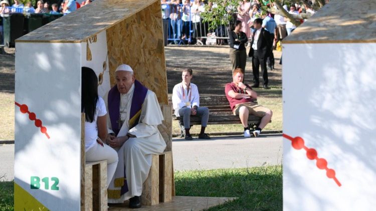 Papież Franciszek spowiadający podczas ŚDM