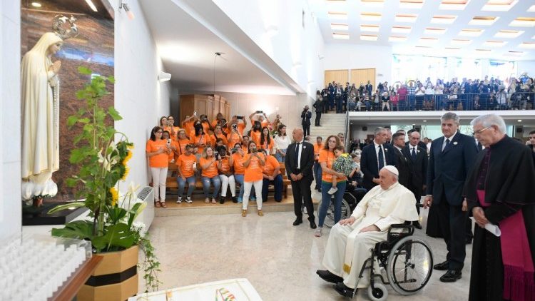 Pope Francis at encounter with charitable workers in Portugal