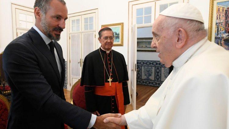 Pope Francis shakes hands with Prince Rahim Aga Khan