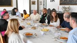 Déjeuner du Pape François avec les jeunes lors des JMJ de Lisbonne