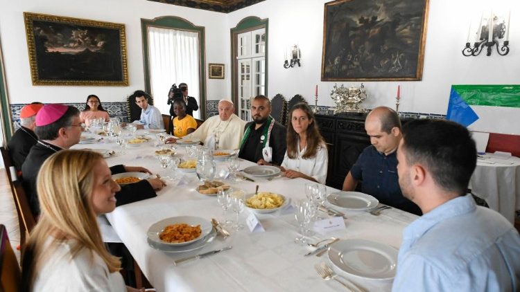 Ferenc pápa pénteken együtt ebédelt 10 fiatallal, akik részt vesznek az Ifjúsági Világtalálkozón