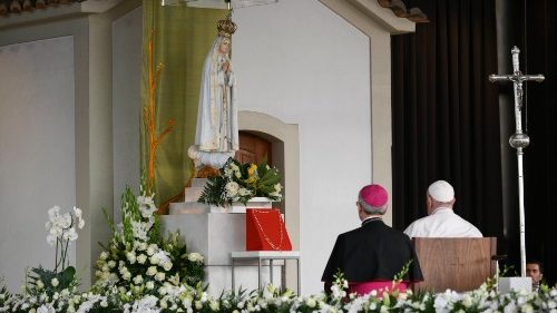Le Pape à Fatima: Marie s’empresse toujours de nous conduire à Jésus