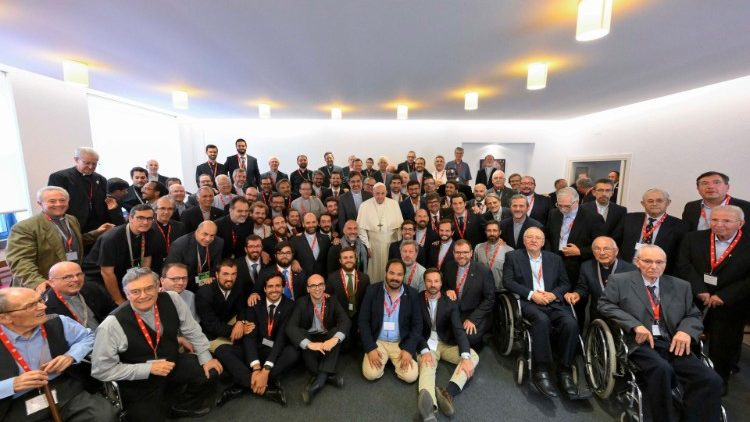 2023.08.05 Зустріч Папи з єзуїтами в Португалії